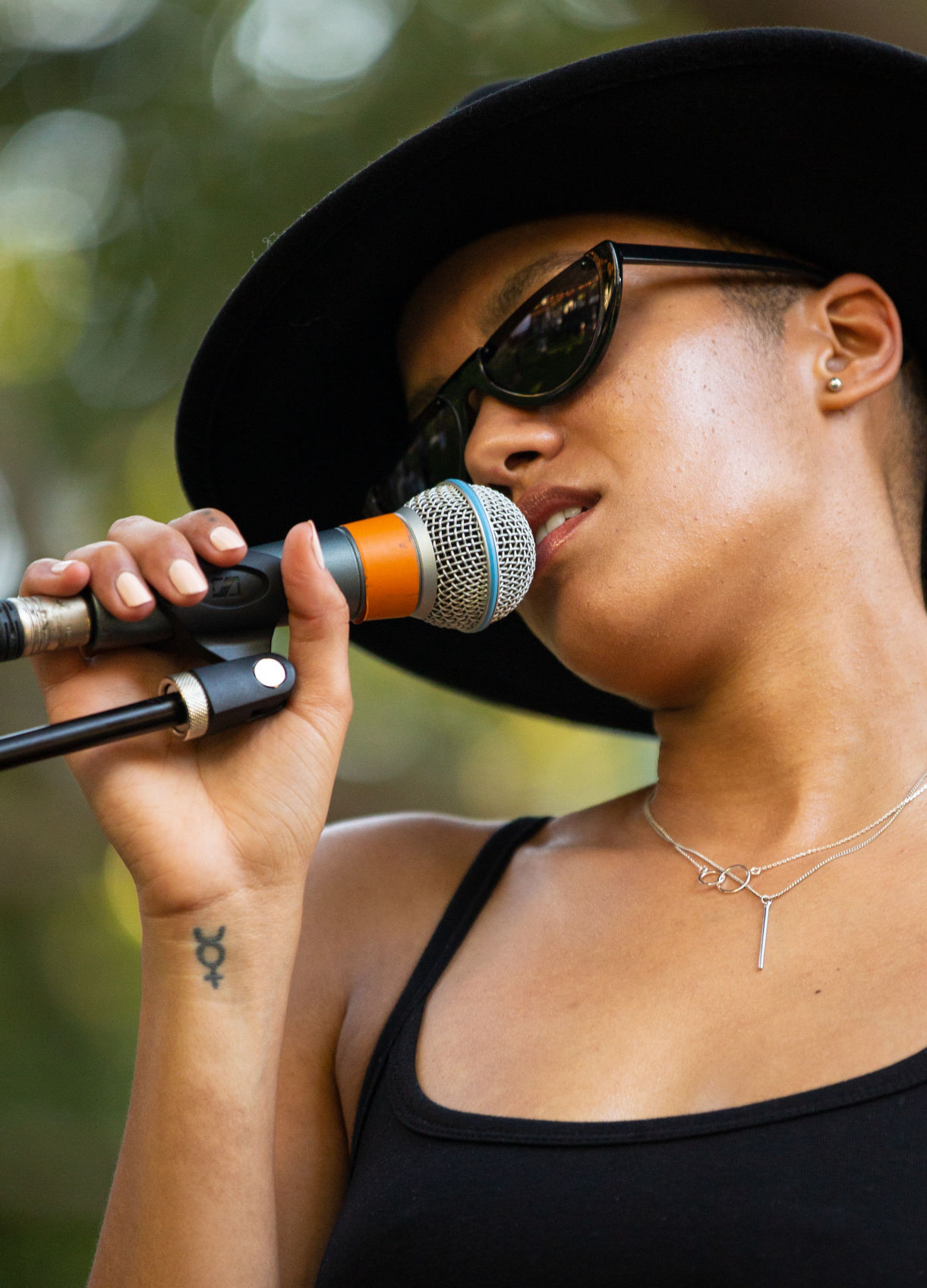 Rapper and alumna Sam Lao reaches for the stars, defying music industry standards